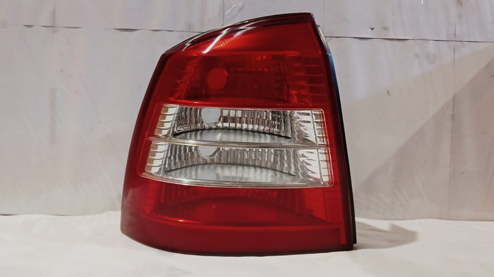 Faro trasero bicolor izq - Imagen principal