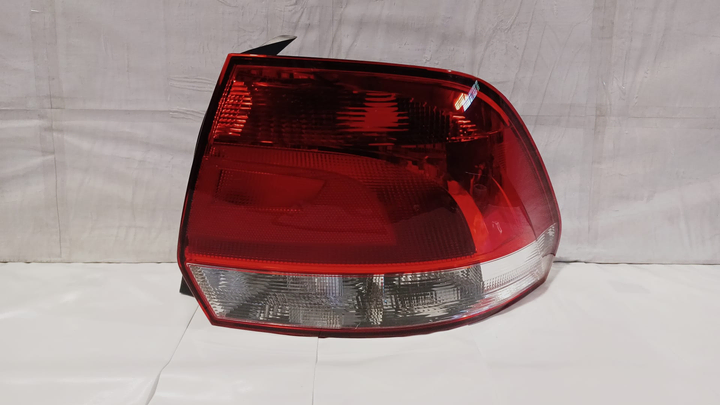 Faro trasero bicolor der - Imagen principal