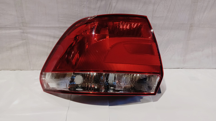 Faro trasero bicolor izq - Imagen principal