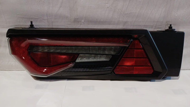 Faro trasero volkan c/sup 12/24v izq - Imagen principal